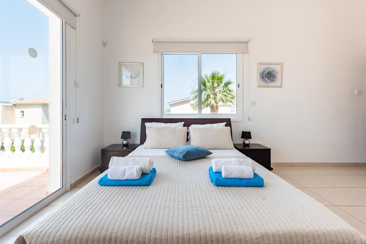 Villa Alysia By Ezoria Villas Coral Bay Exterior photo